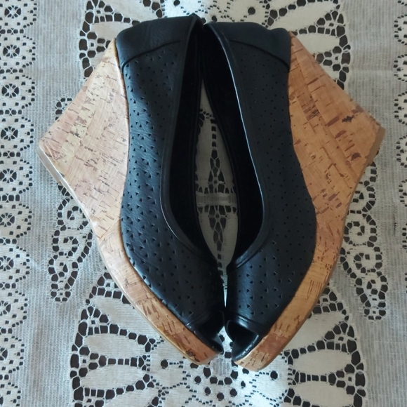 Black wedge heels - Picture 3 of 3